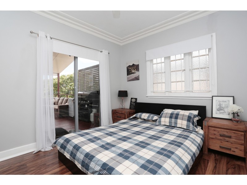 10 Burn Street, Camp Hill QLD 4152