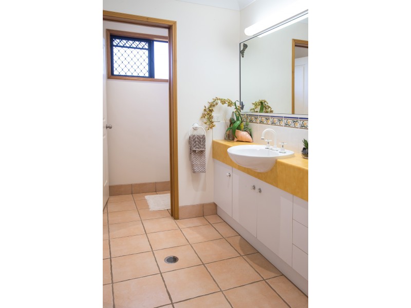 182 McFarlane Drive, Kanimbla QLD 4870