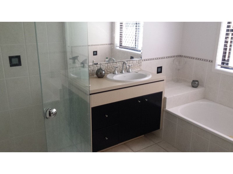 24 Yaldara Street, Pacific Pines QLD 4211