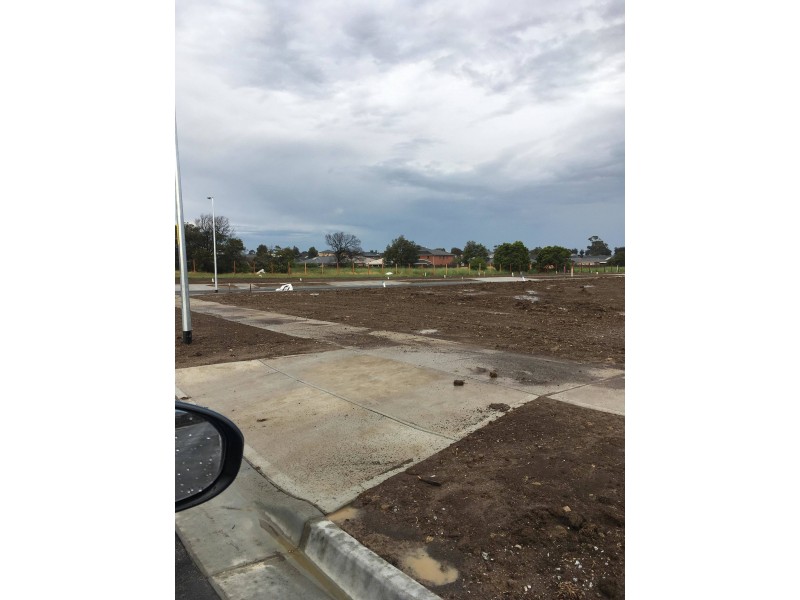 1 Punt Way, Clyde VIC 3978