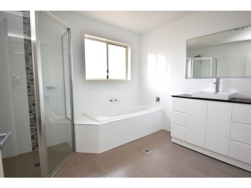 69 Glasson Drive, Orange NSW 2800