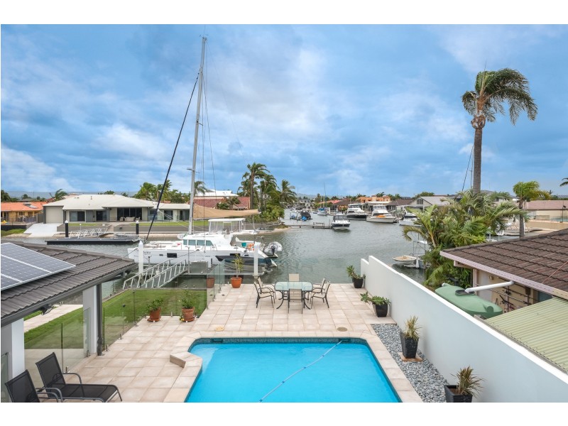 30 Lindsay Parade, Paradise Point QLD 4216