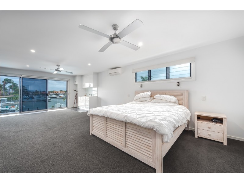 30 Lindsay Parade, Paradise Point QLD 4216