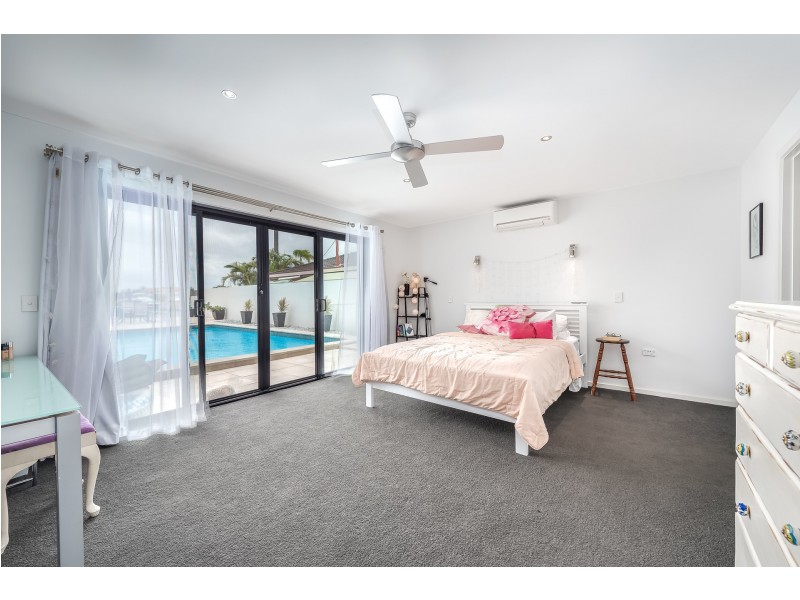 30 Lindsay Parade, Paradise Point QLD 4216