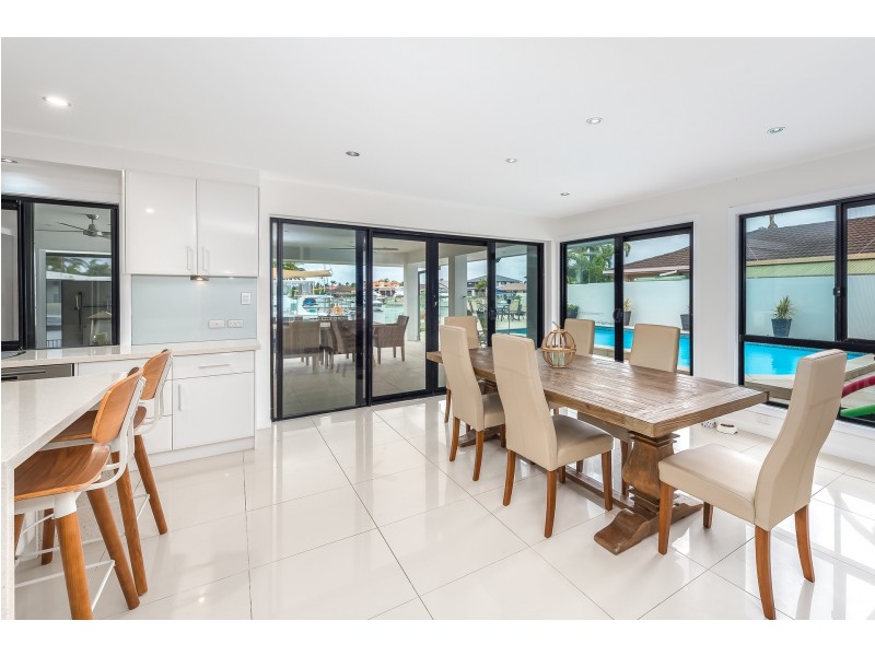 30 Lindsay Parade, Paradise Point QLD 4216