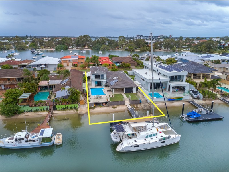 30 Lindsay Parade, Paradise Point QLD 4216