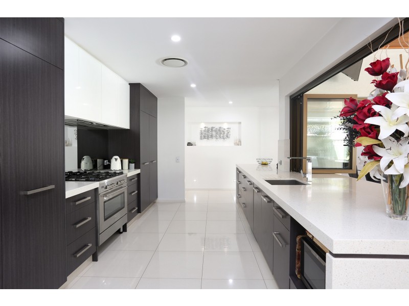 5 Wanneroo Court, Mermaid Waters QLD 4218