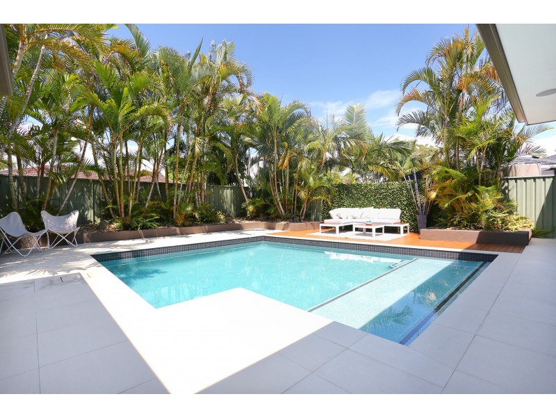 5 Wanneroo Court, Mermaid Waters QLD 4218