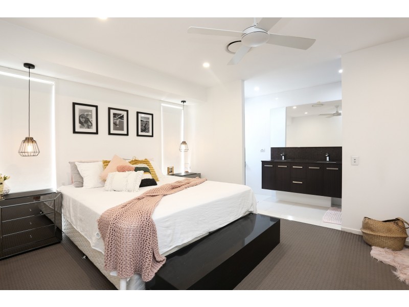 5 Wanneroo Court, Mermaid Waters QLD 4218