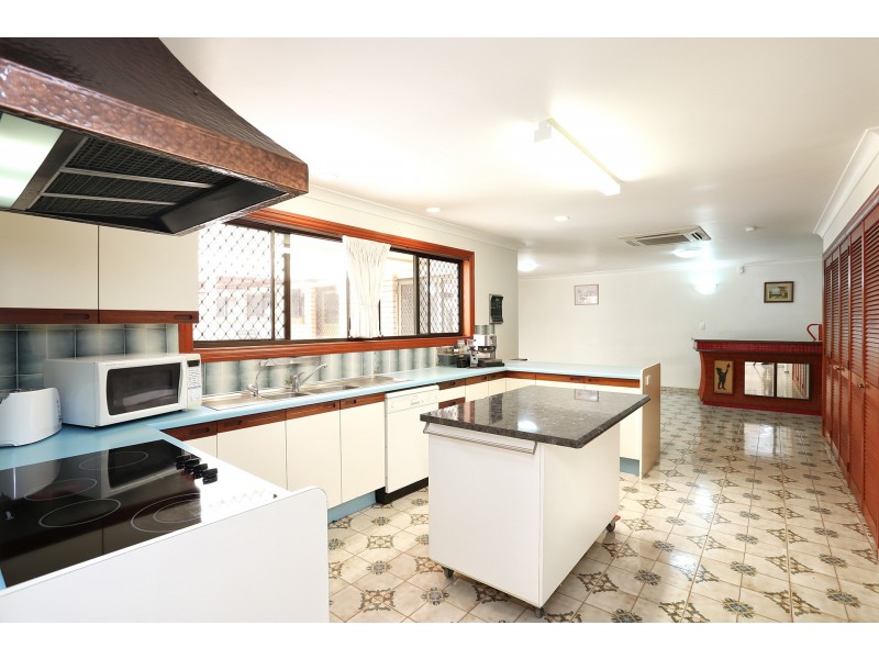 14 Urquhart Street, Carindale QLD 4152