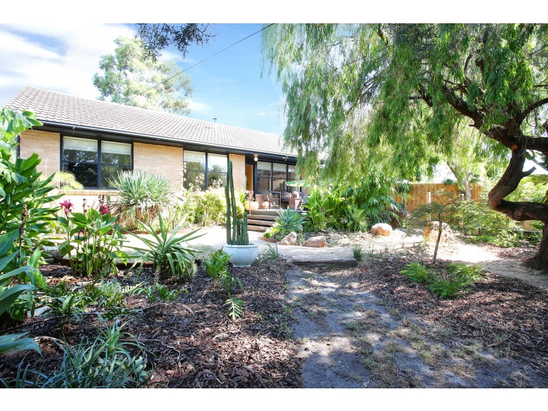 5 Hodgins Crescent, Frankston North VIC 3200