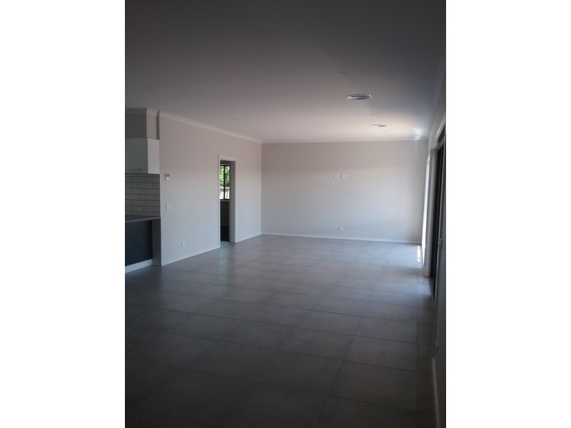 1/27 Sunset Avenue, Echuca VIC 3564