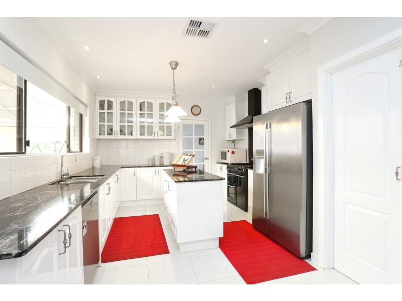 12 Swan View Road, Greenmount WA 6056