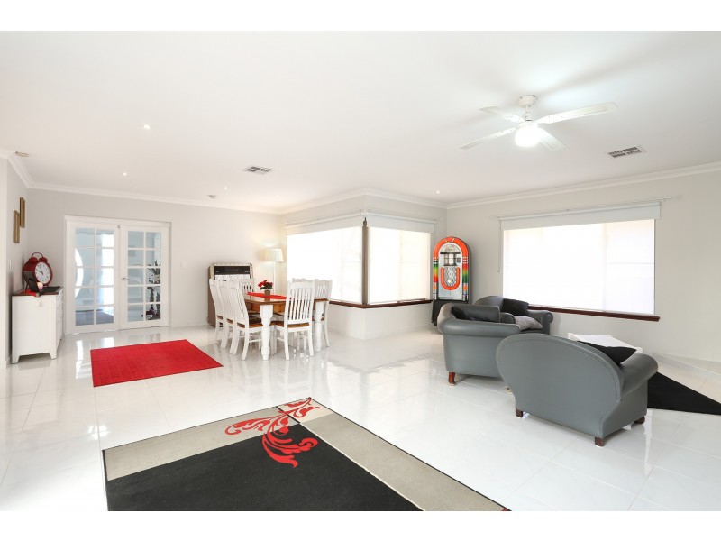 12 Swan View Road, Greenmount WA 6056
