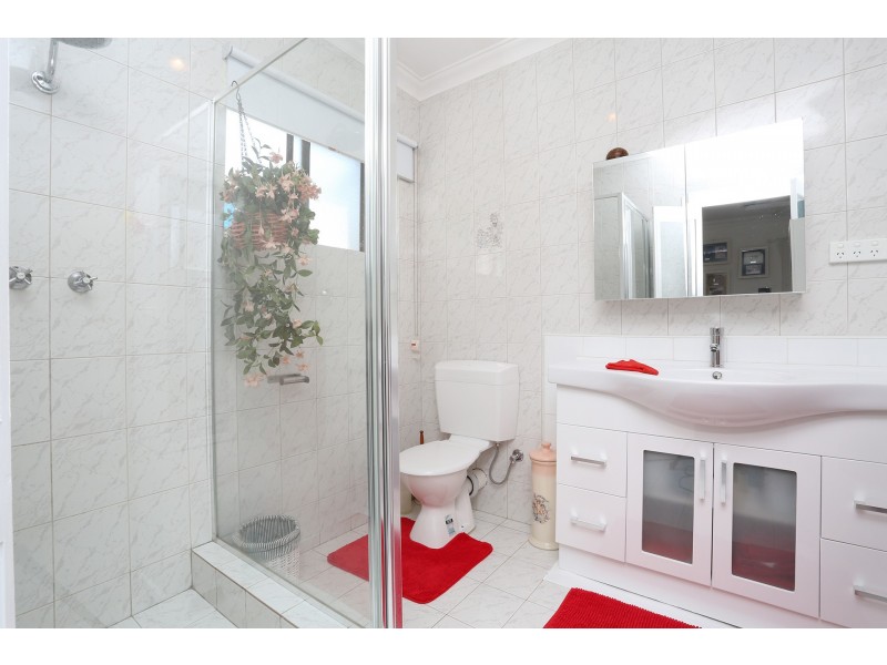 12 Swan View Road, Greenmount WA 6056