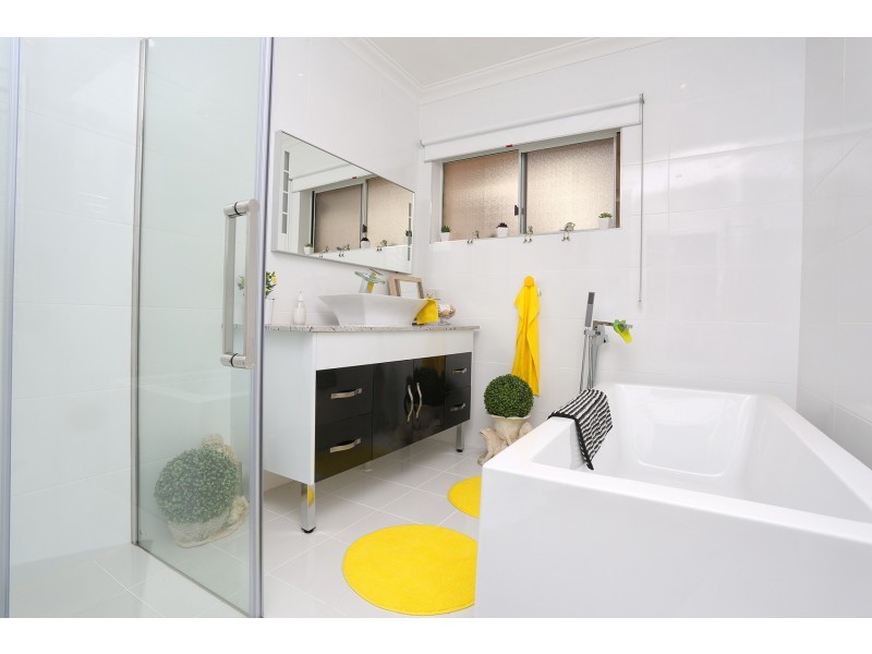 12 Swan View Road, Greenmount WA 6056