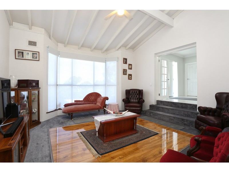 12 Swan View Road, Greenmount WA 6056