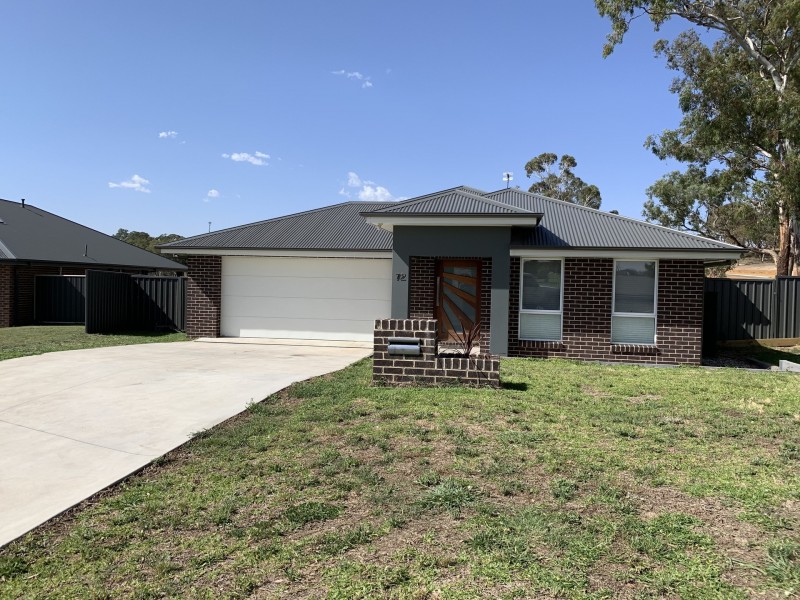 72 Molloy Drive, Orange NSW 2800