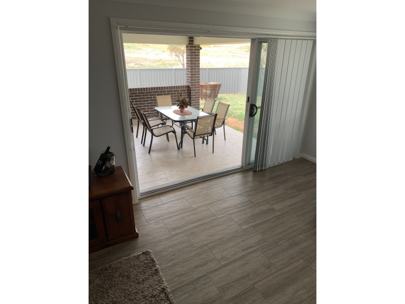 72 Molloy Drive, Orange NSW 2800