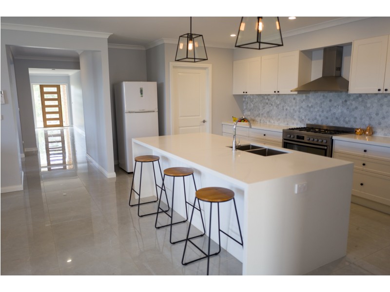 6 McCullagh Street, Bacchus Marsh VIC 3340