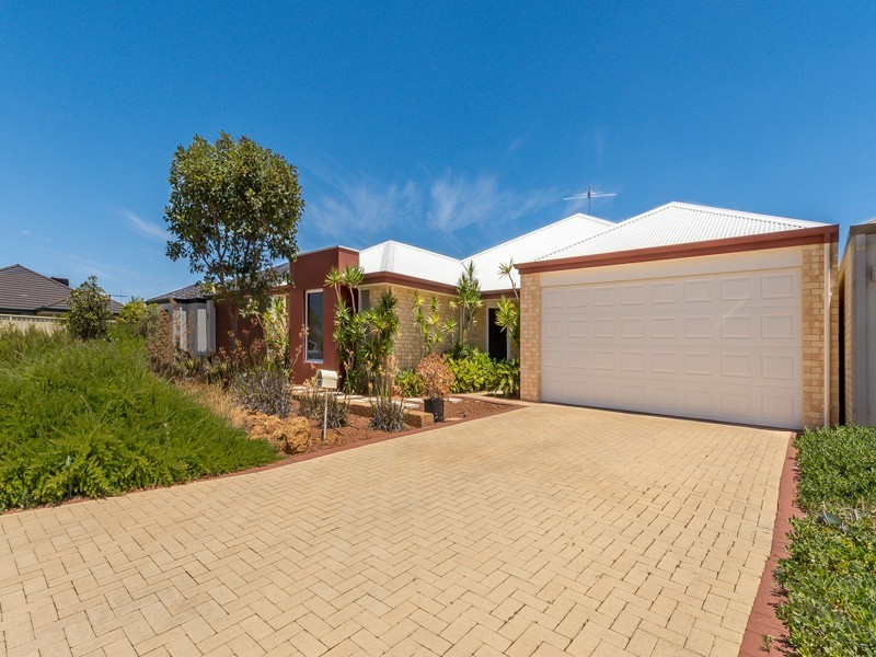 16 Marseille Gardens, Piara Waters WA 6112