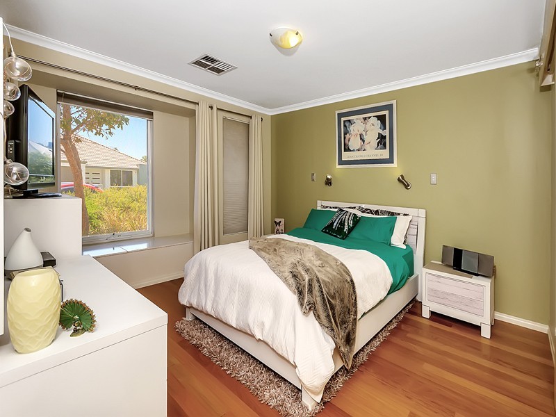 16 Marseille Gardens, Piara Waters WA 6112