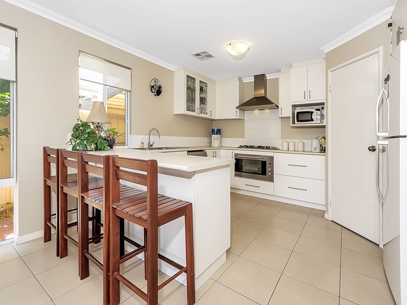 16 Marseille Gardens, Piara Waters WA 6112