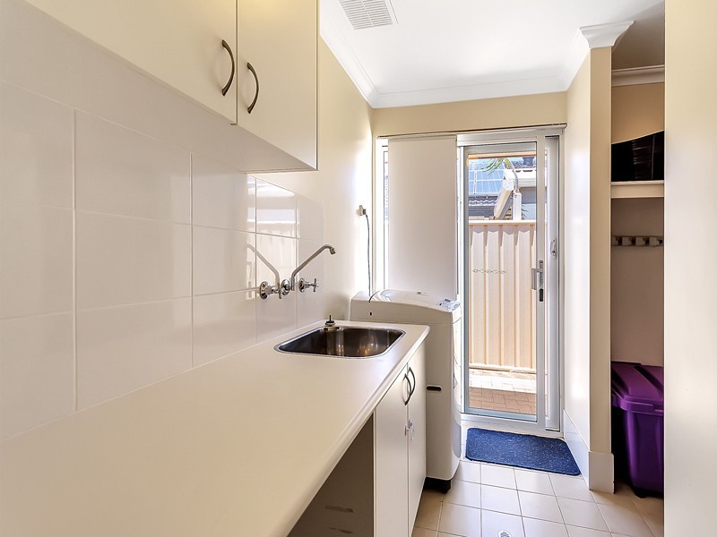 16 Marseille Gardens, Piara Waters WA 6112