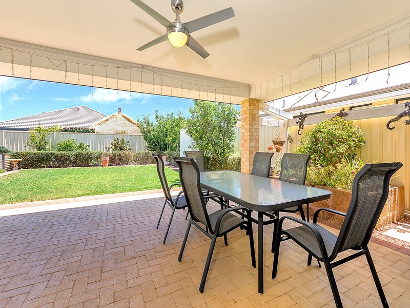 16 Marseille Gardens, Piara Waters WA 6112