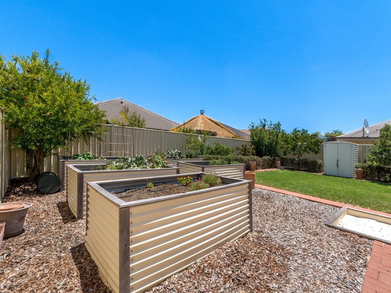 16 Marseille Gardens, Piara Waters WA 6112
