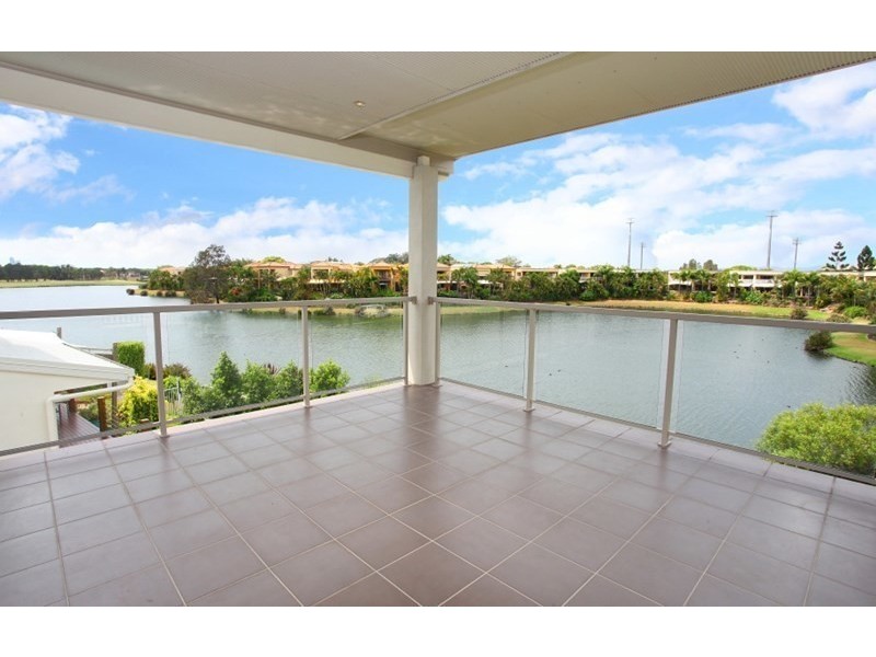 2/145 Palm Meadows Drive, Carrara QLD 4211