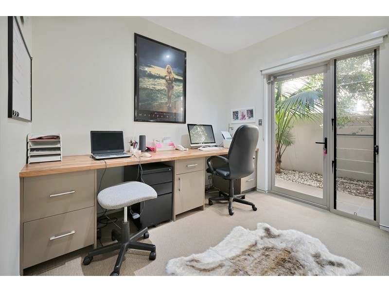 2/145 Palm Meadows Drive, Carrara QLD 4211