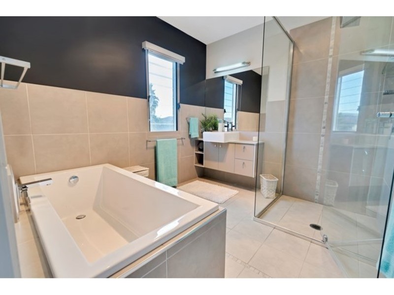 2/145 Palm Meadows Drive, Carrara QLD 4211