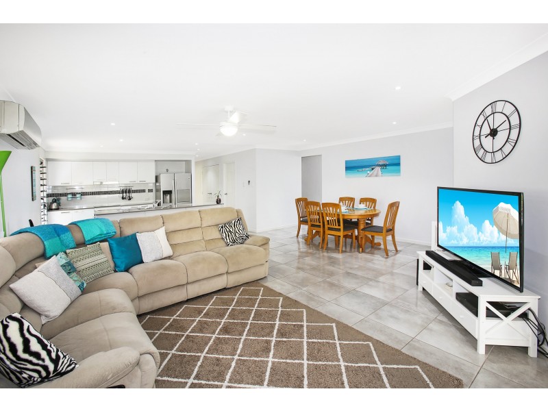 24 Sunrise Terrace, Little Mountain QLD 4551