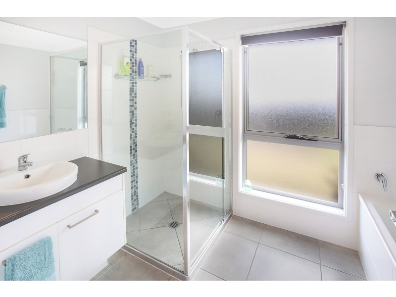 24 Sunrise Terrace, Little Mountain QLD 4551