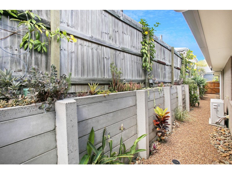 24 Sunrise Terrace, Little Mountain QLD 4551