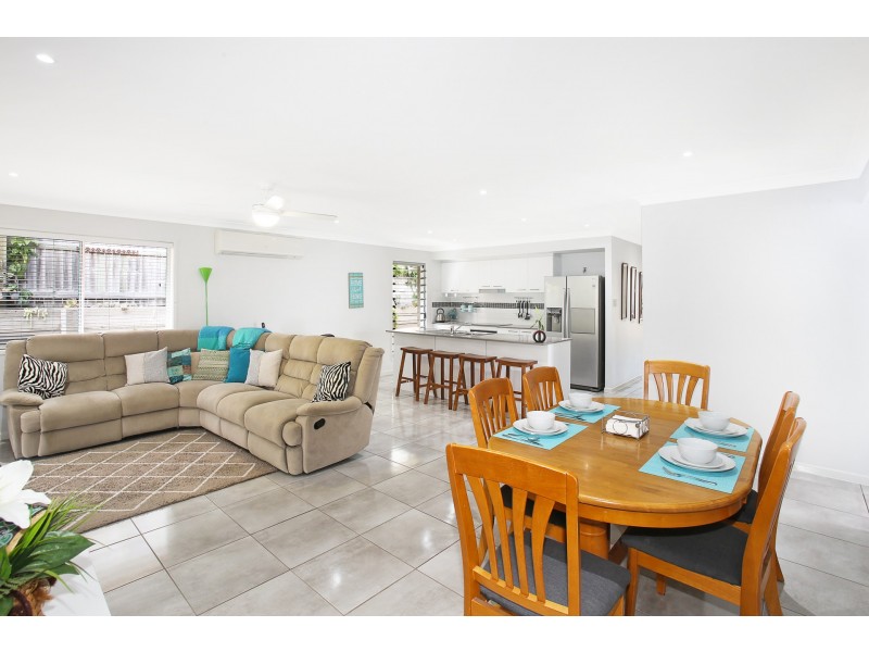 24 Sunrise Terrace, Little Mountain QLD 4551