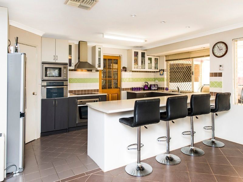 5 Acorn Close, Forrestfield WA 6058