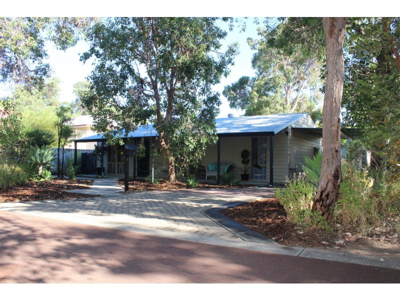16 St Peters Green, College Grove WA 6230
