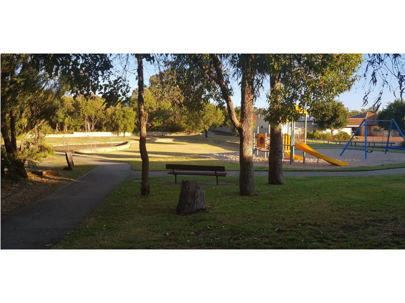 16 St Peters Green, College Grove WA 6230
