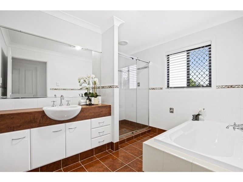 1 Highbridge Rise, Mudgeeraba QLD 4213