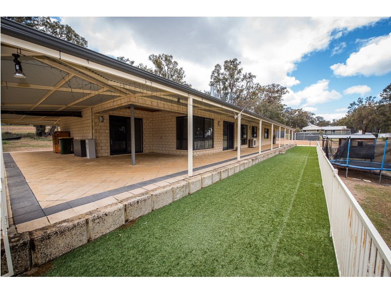 137 Fairway Place, Boddington WA 6390