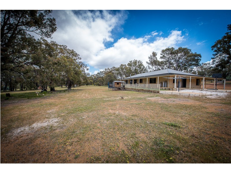 137 Fairway Place, Boddington WA 6390