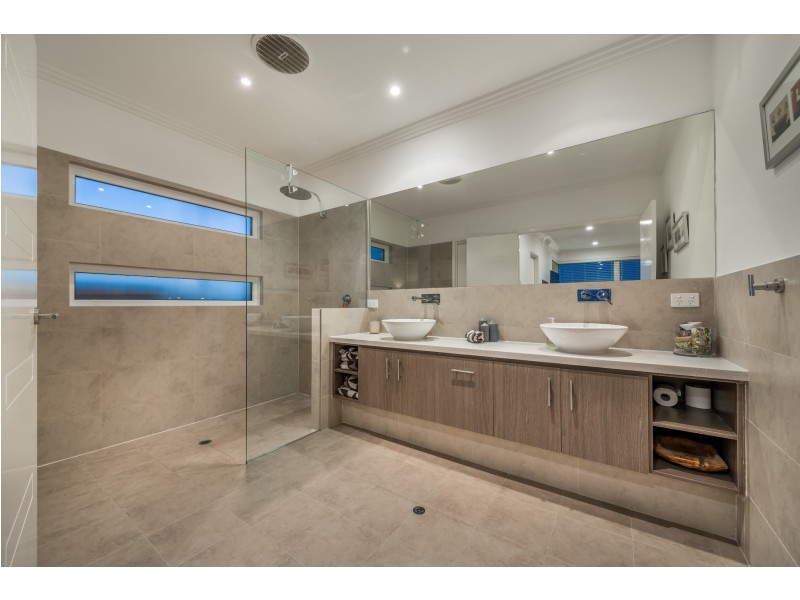 76 Roundhouse Parade, Jindalee WA 6036
