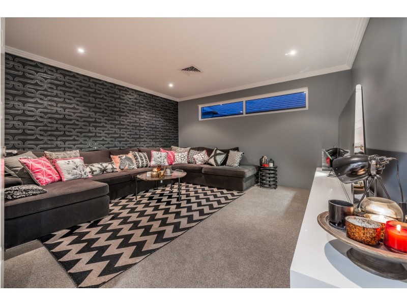 76 Roundhouse Parade, Jindalee WA 6036