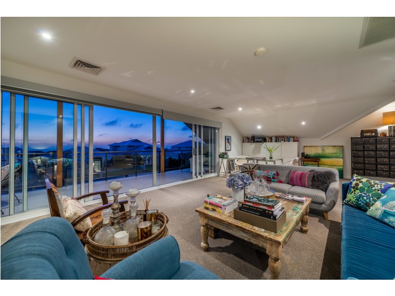 76 Roundhouse Parade, Jindalee WA 6036