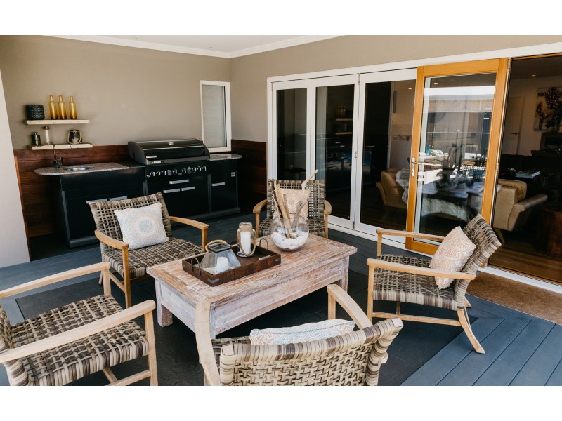 76 Roundhouse Parade, Jindalee WA 6036