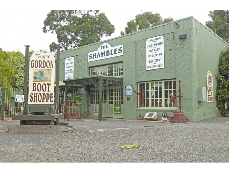 18 Lyndhurst Street, Gordon VIC 3345