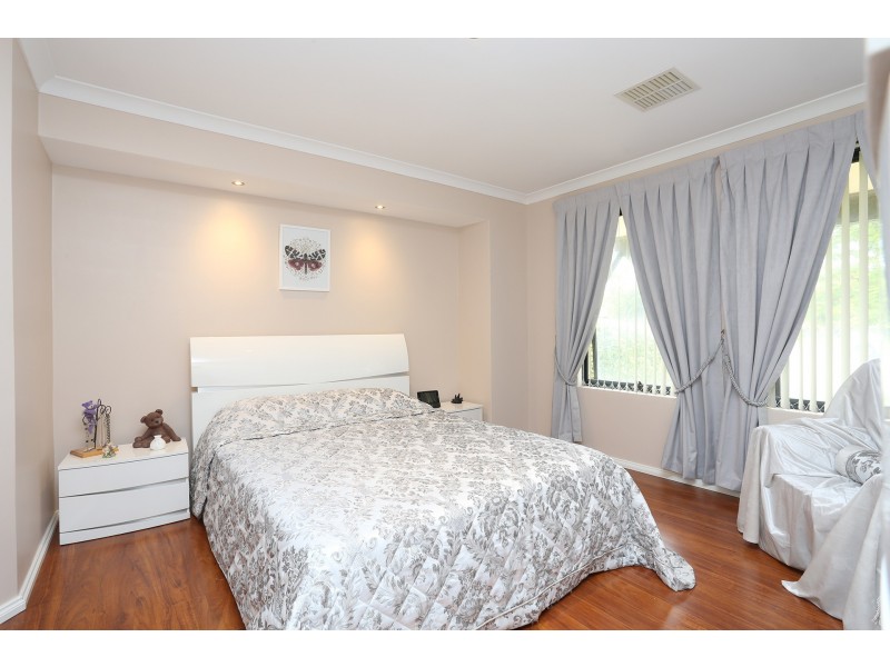 6 Bosci Court, Atwell WA 6164