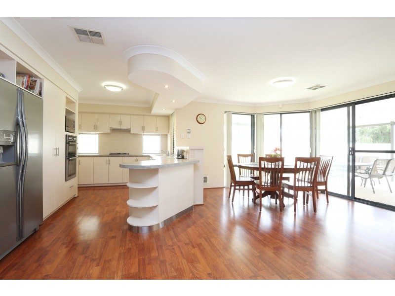 6 Bosci Court, Atwell WA 6164